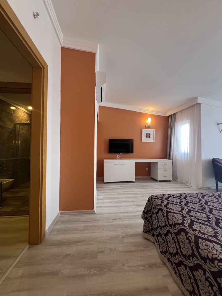 Luxury Room, 1 Queen Bed, Sea View