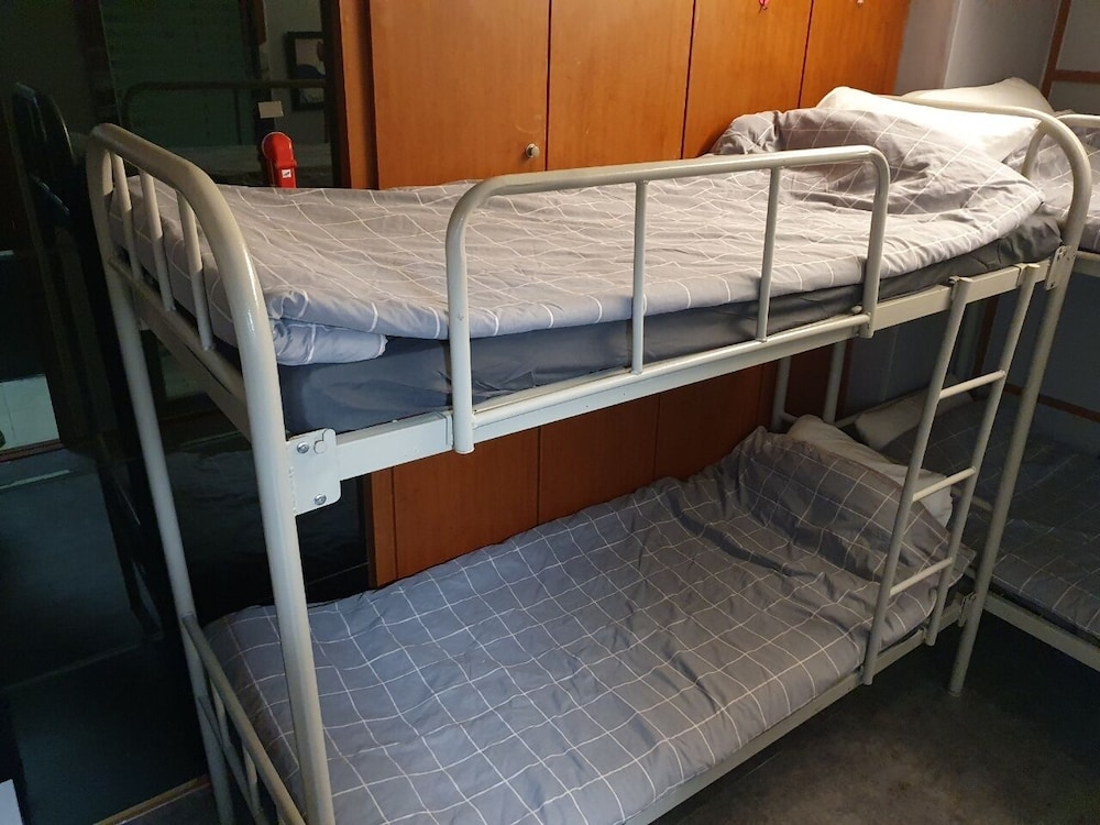 Economy Twin Room - Photo 8