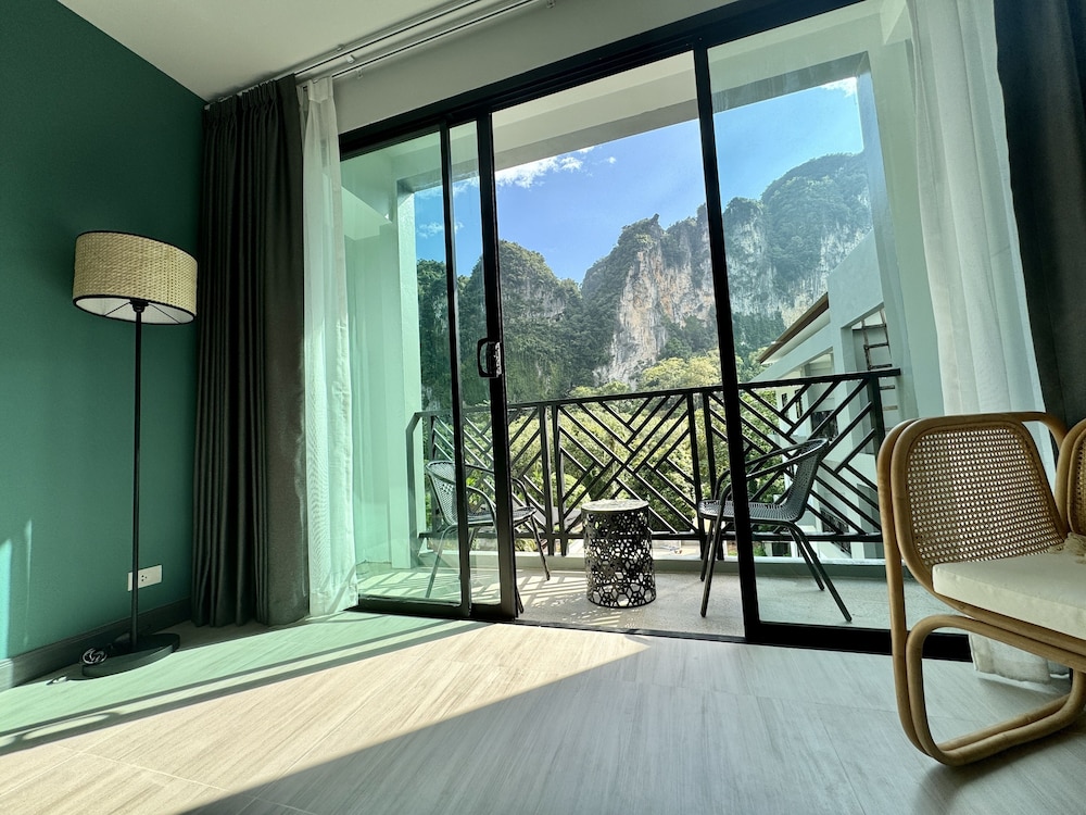 Panoramic Room, 1 King Bed, Mountain View - Photo 8