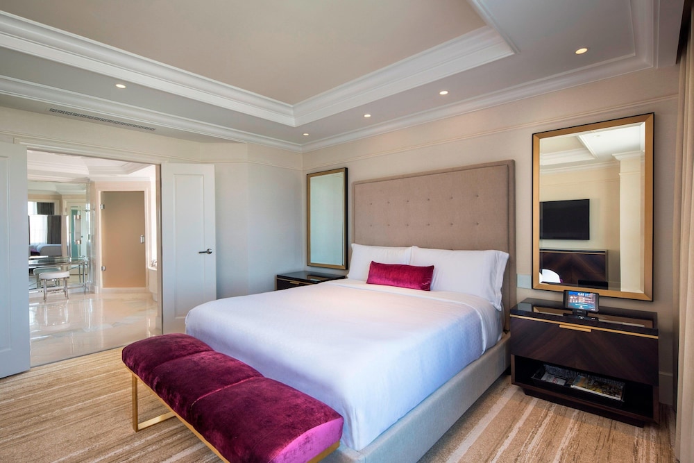 Suite, 1 King Bed, Corner (St. Regis) - Photo 2