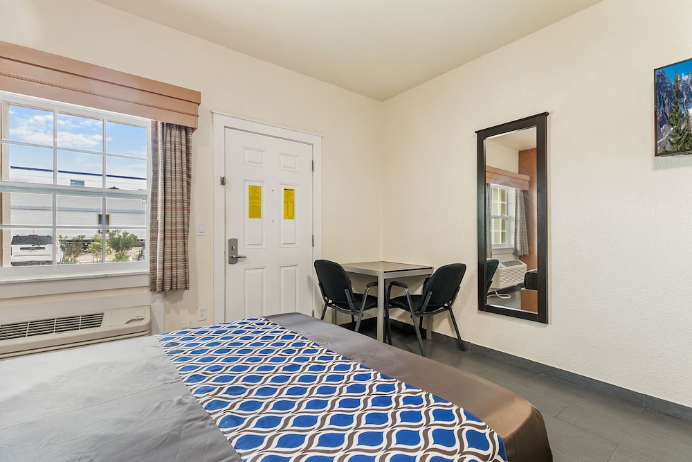Double Queen Room - Disability Access photo 2