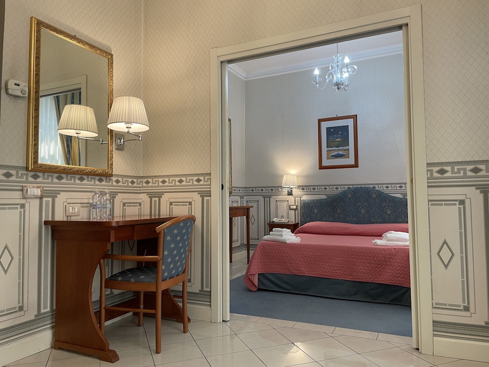 Exclusive Suite, 1 King Bed, Ensuite, Park View photo 1