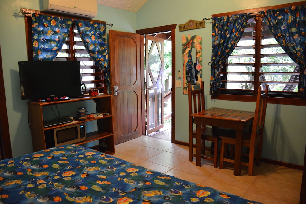 Honeymoon Bungalow, 1 King Bed photo 3