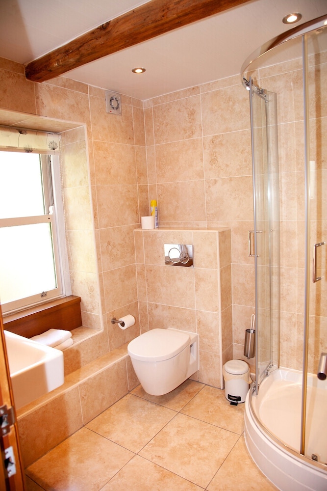 Standard Double Room, Ensuite photo 3