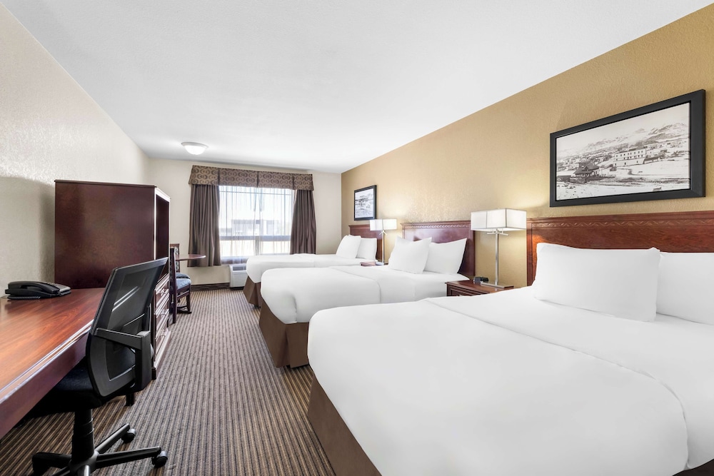 Standard Room, Multiple Beds, Non Smoking, Refrigerator & Microwave photo 1
