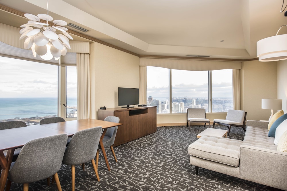 Suite, 1 King Bed with Sofa bed