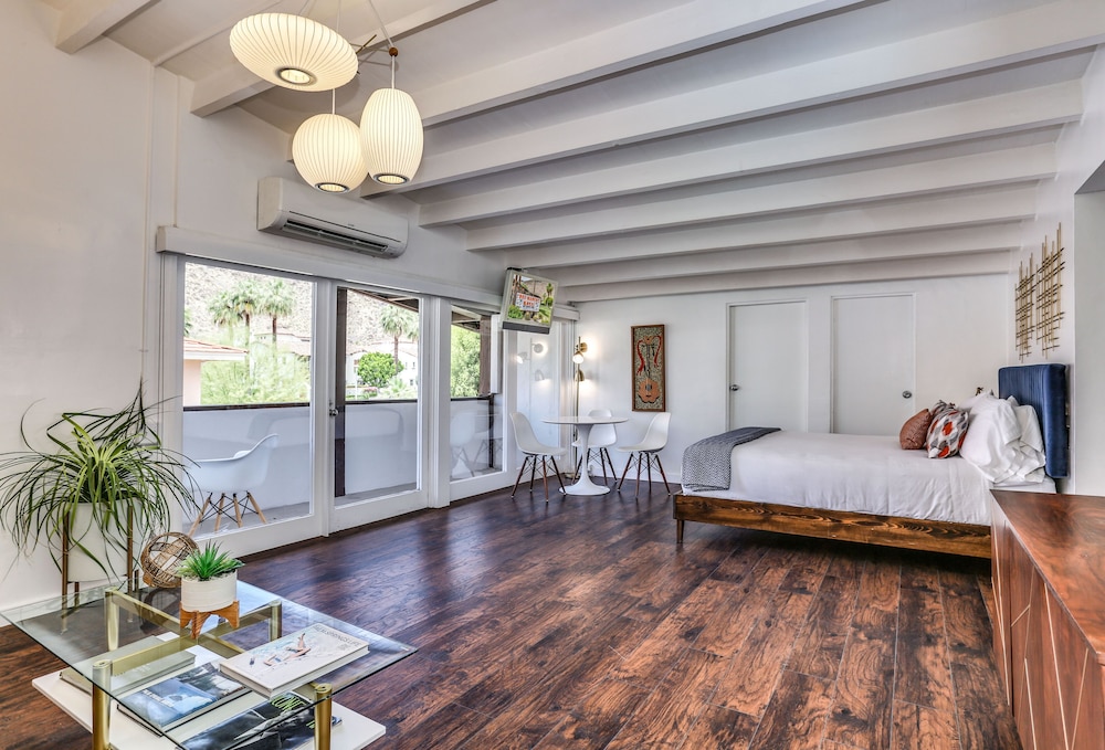 Deluxe Studio Suite, Balcony, Mountain View