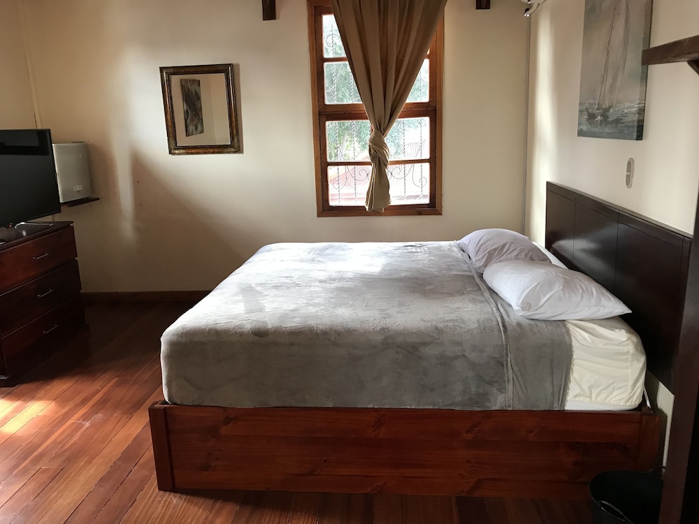 Double Room, 1 King Bed photo 2