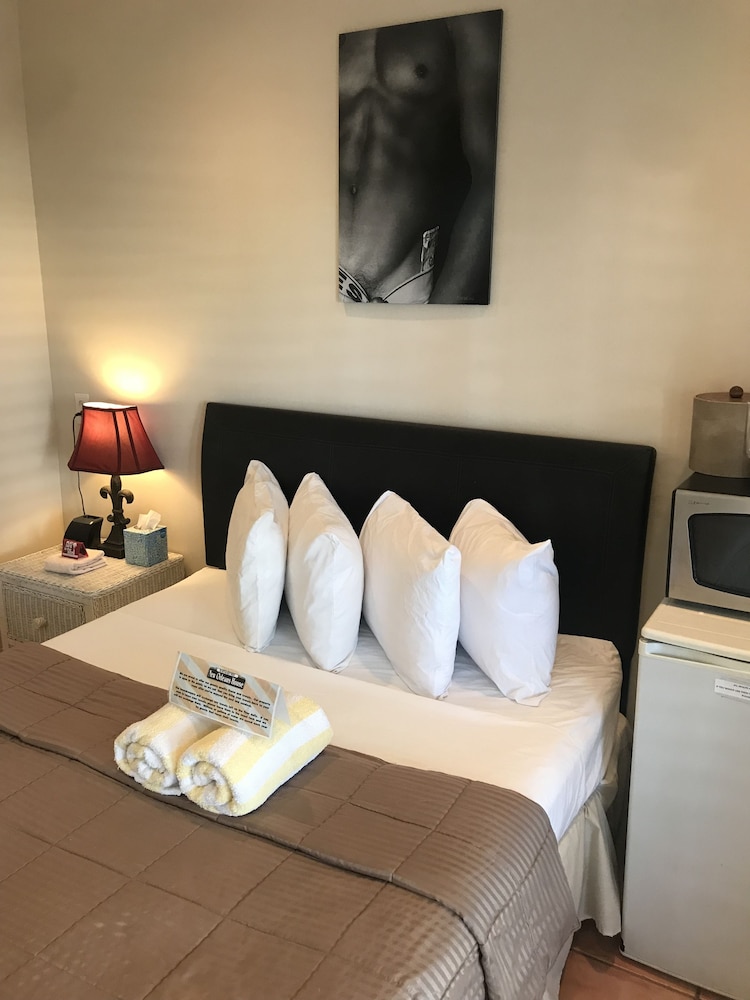 Economy Room, 1 Queen Bed, Shared Bathroom (Room 23A)
