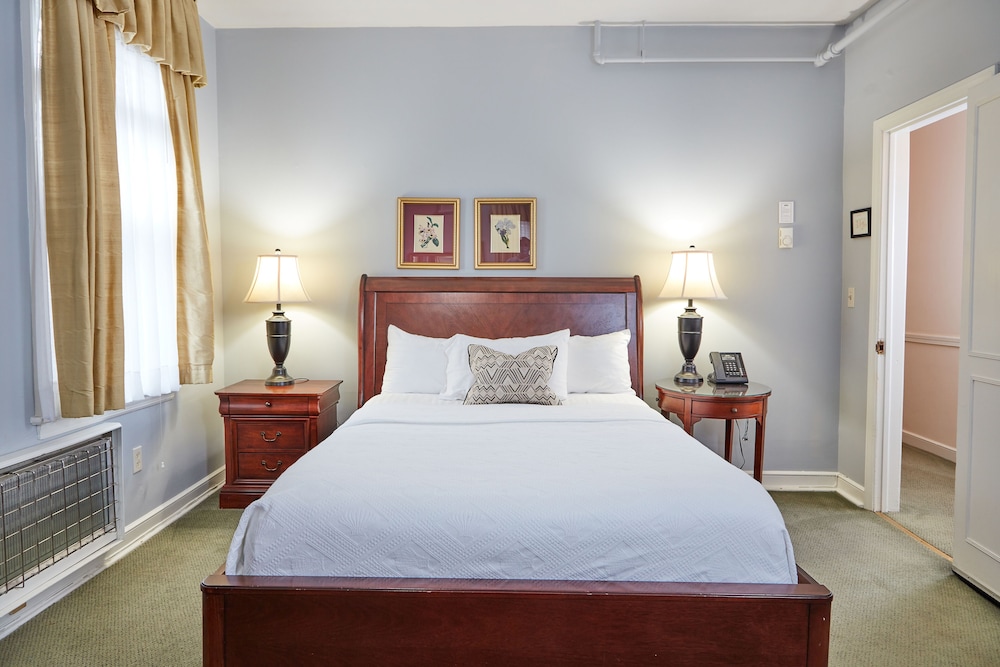 Standard Room, 1 Queen Bed, Non Smoking, City View photo 3