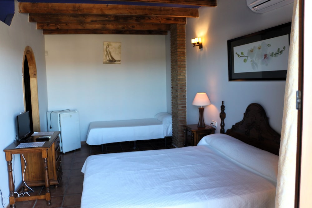 Standard Triple Room photo 3