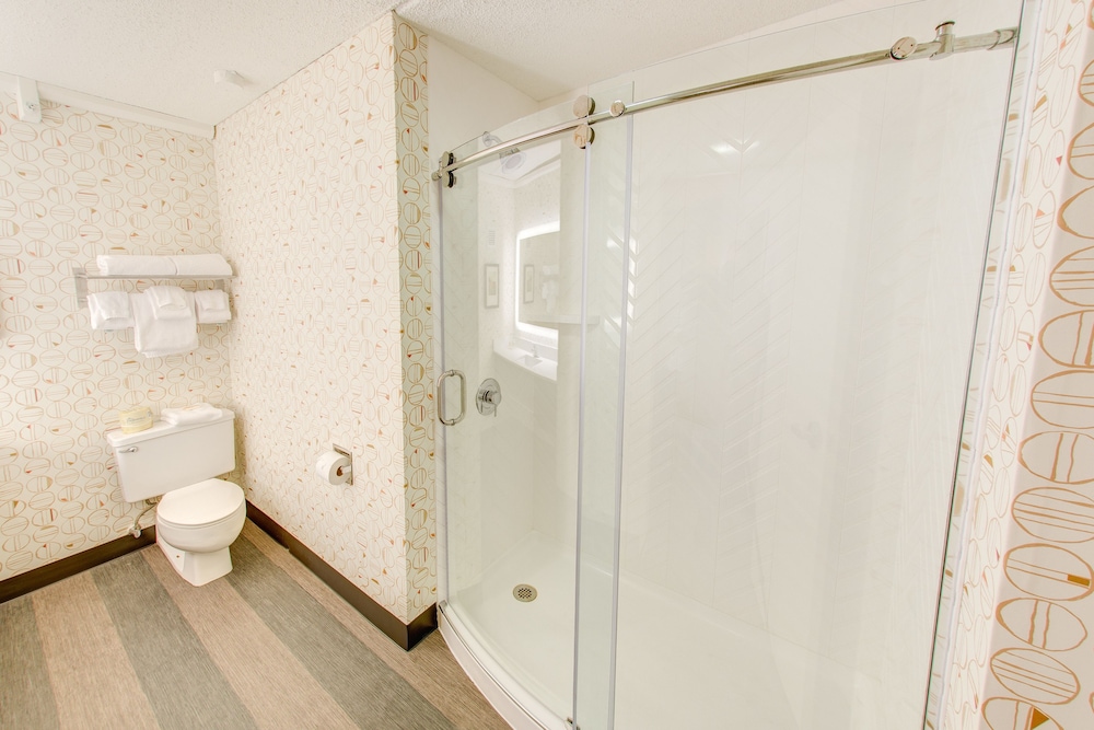 Suite, 1 Bedroom - Photo 6