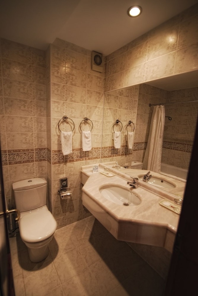 Standard King Room photo 2