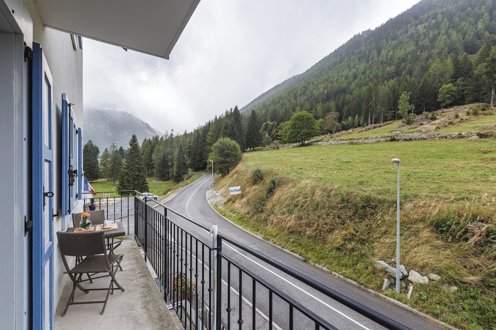 Family Apartment, 2 Bedrooms (Vallorcine Buet 43 ski in / ski out) Family Apartment, 2 Bedrooms (Vallorcine Buet 43 ski in / ski out)