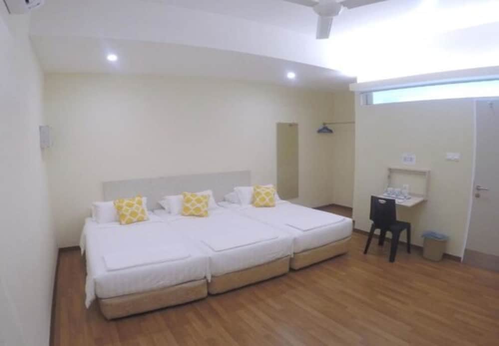 Triple Bed Room - Photo 1