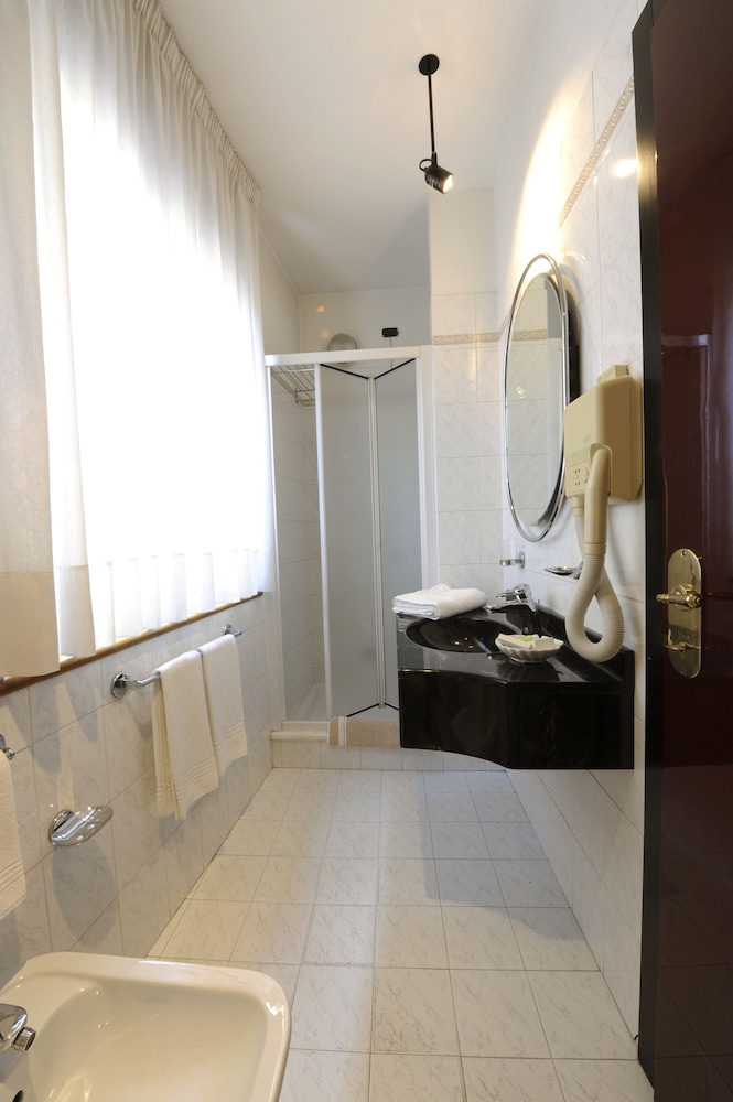 Standard Double Room - Photo 1