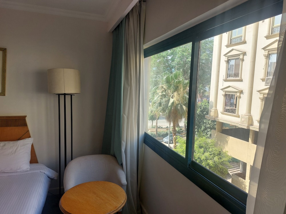 Junior Suite with City View thumbnail 5