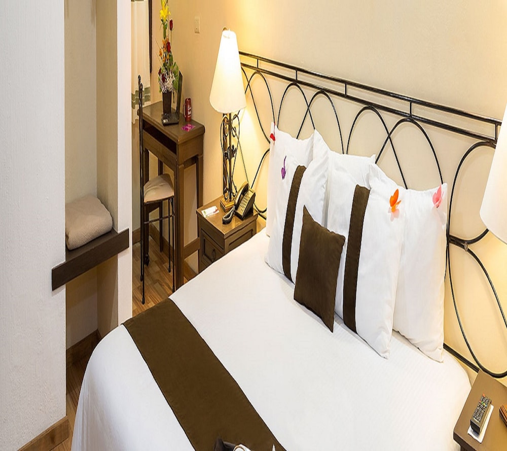 Suite, 1 King Bed (Master) - Photo 2