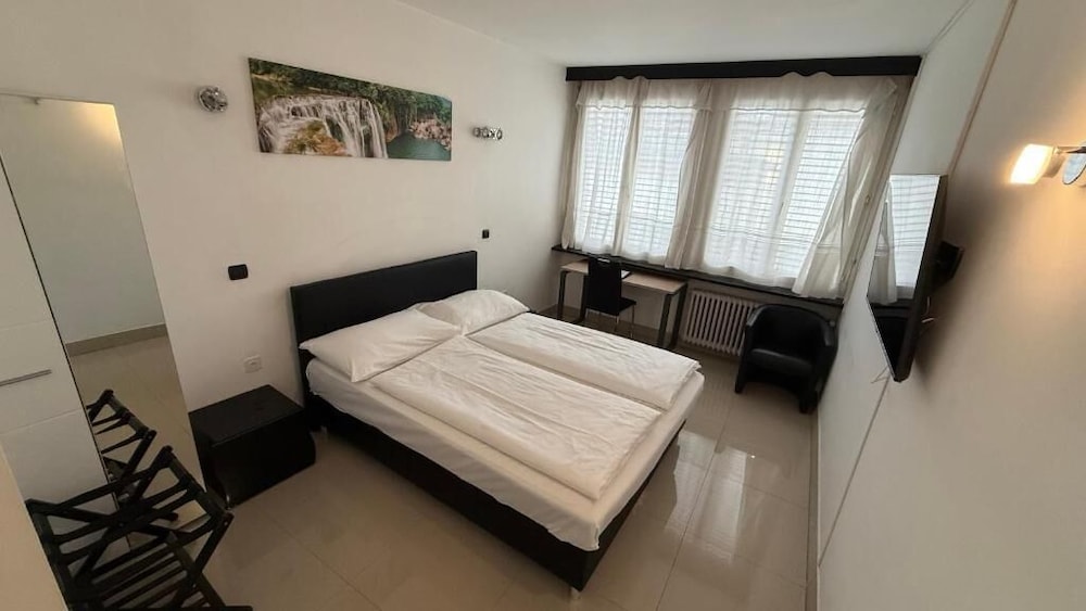 Economy Double Room, Private Bathroom photo 2