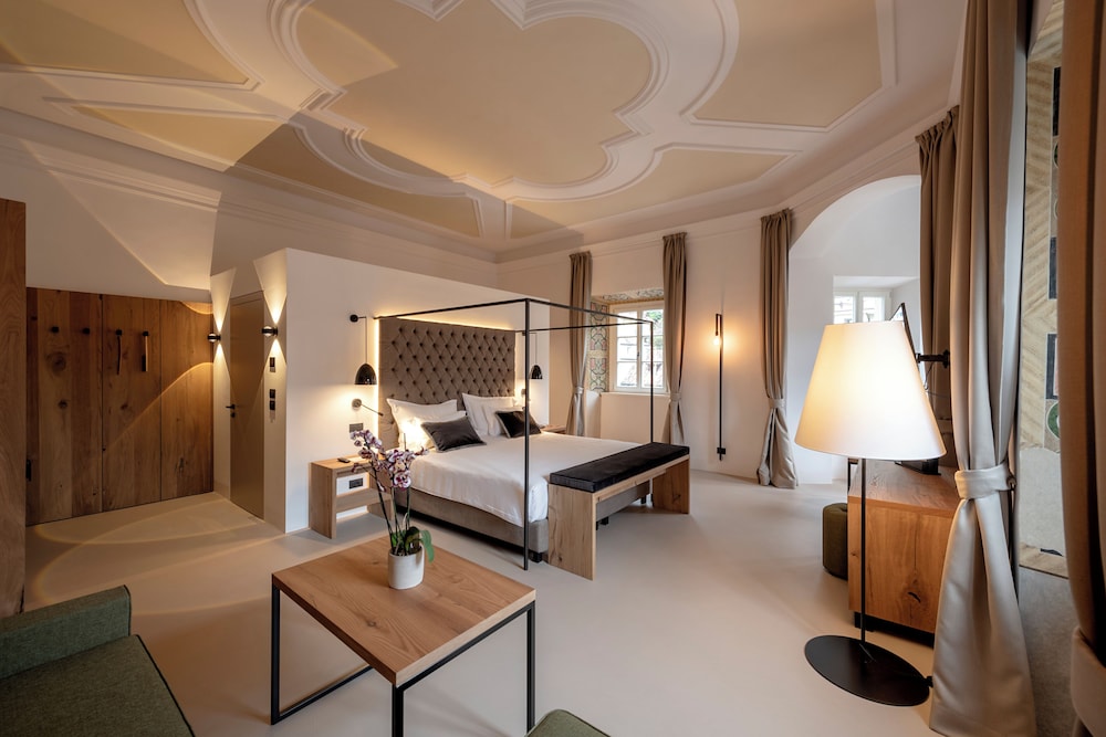 Deluxe Suite - Photo 1