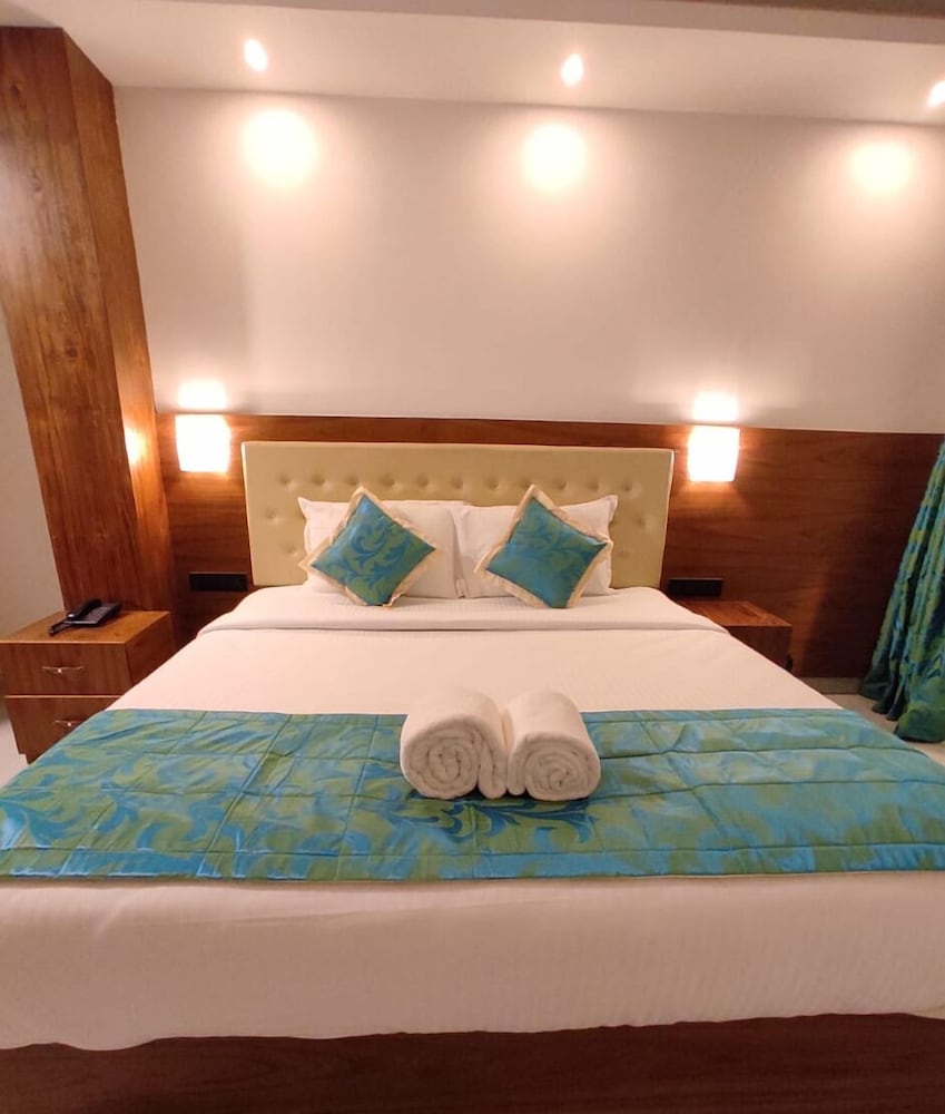 Deluxe Room - Photo 5