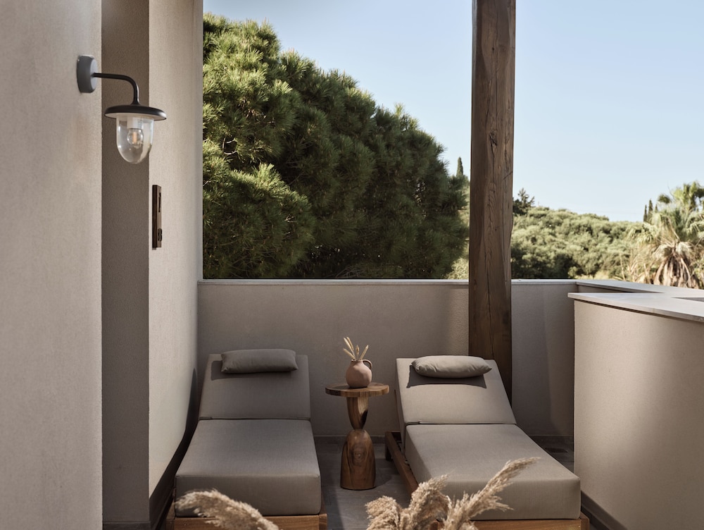 Honeymoon Suite with Hot Tub, Terrace and Sea View - Photo 5