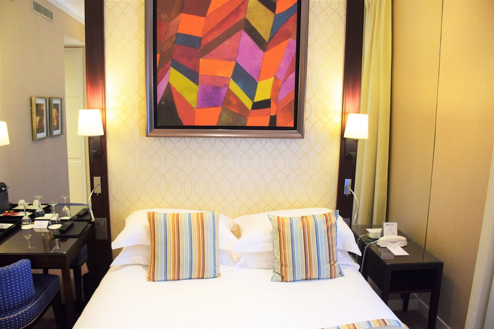 Classic Double Room Single Use thumbnail 5
