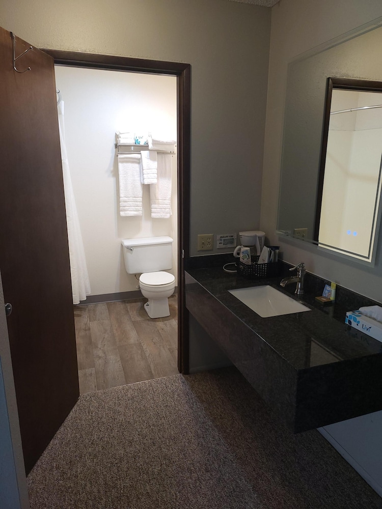 Double Room, Accessible, Ensuite (UPSTAIRS-NO PETS) photo 2