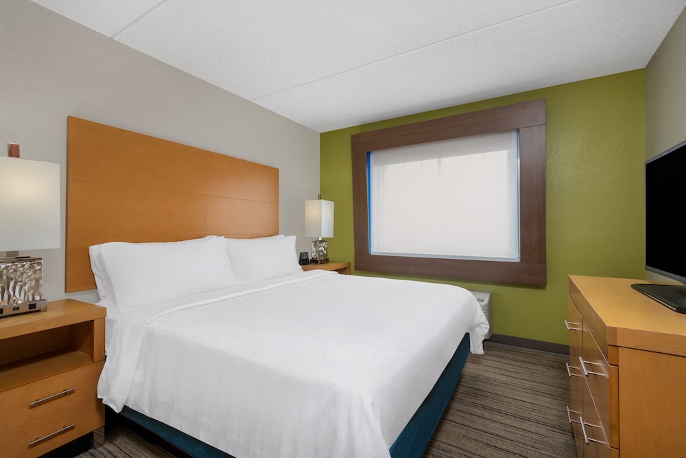 Standard Room, 1 King Bed, Accessible (Mobility Accessible) - Photo 3