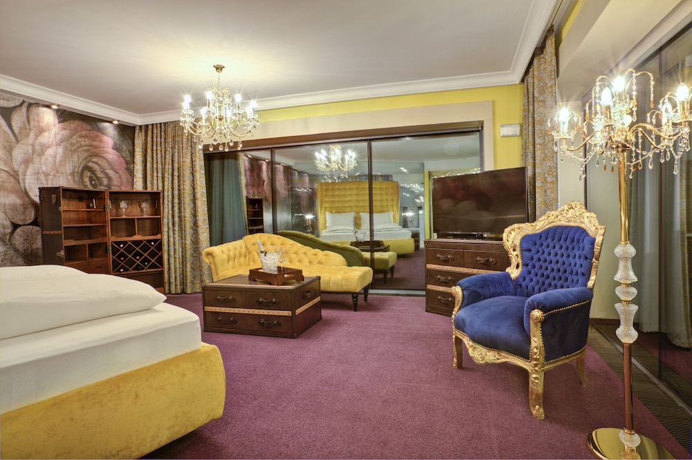 Luxury Suite photo 3