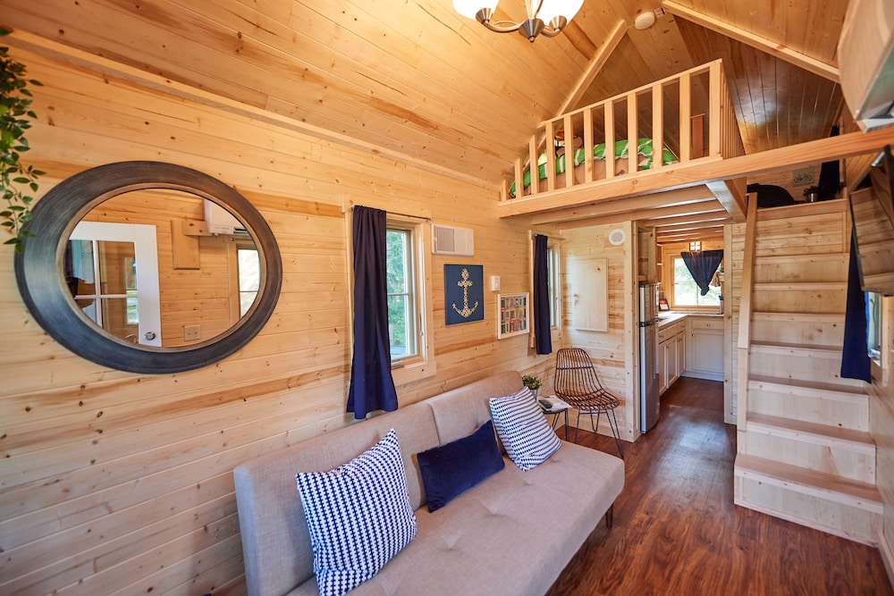 House, Multiple Beds, Kitchenette (Murphy Tiny House) photo 1