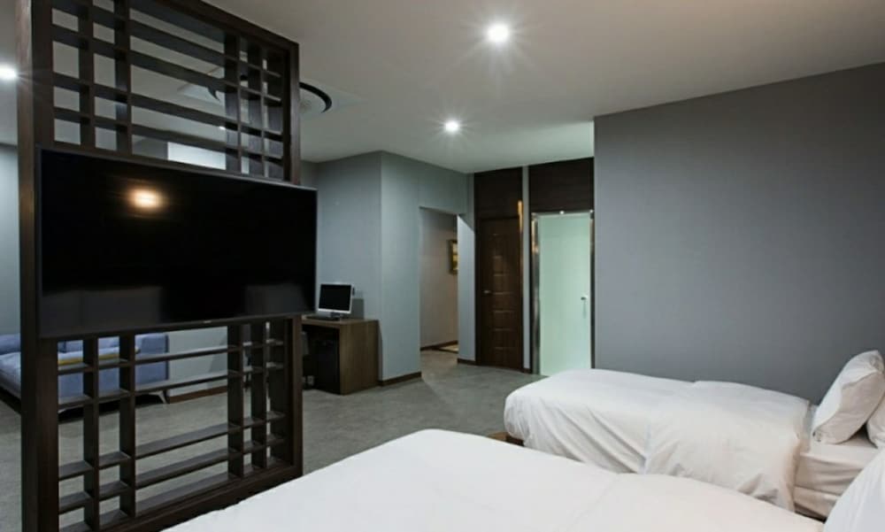 Suite, Ocean View (Twin) - Photo 6