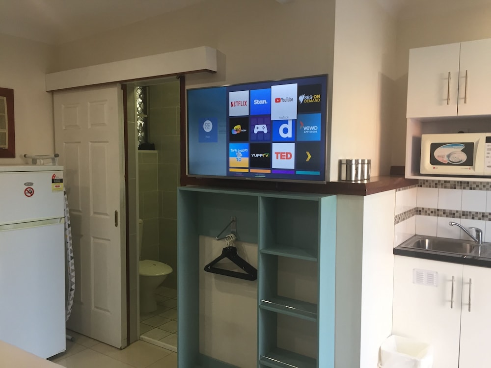 Deluxe Room, 1 Queen Bed, Kitchenette photo 2