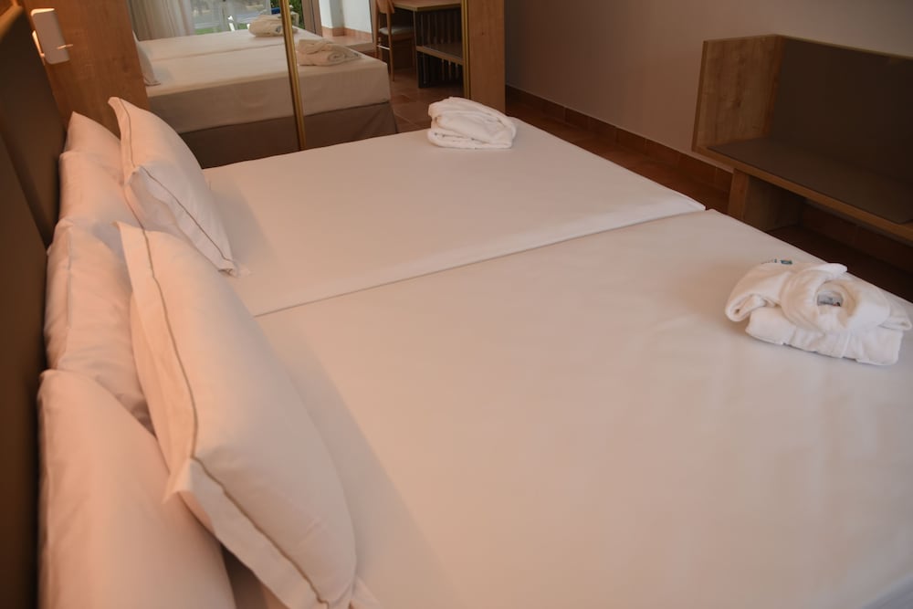 Superior Double Room, Terrace, Garden Area - Photo 10