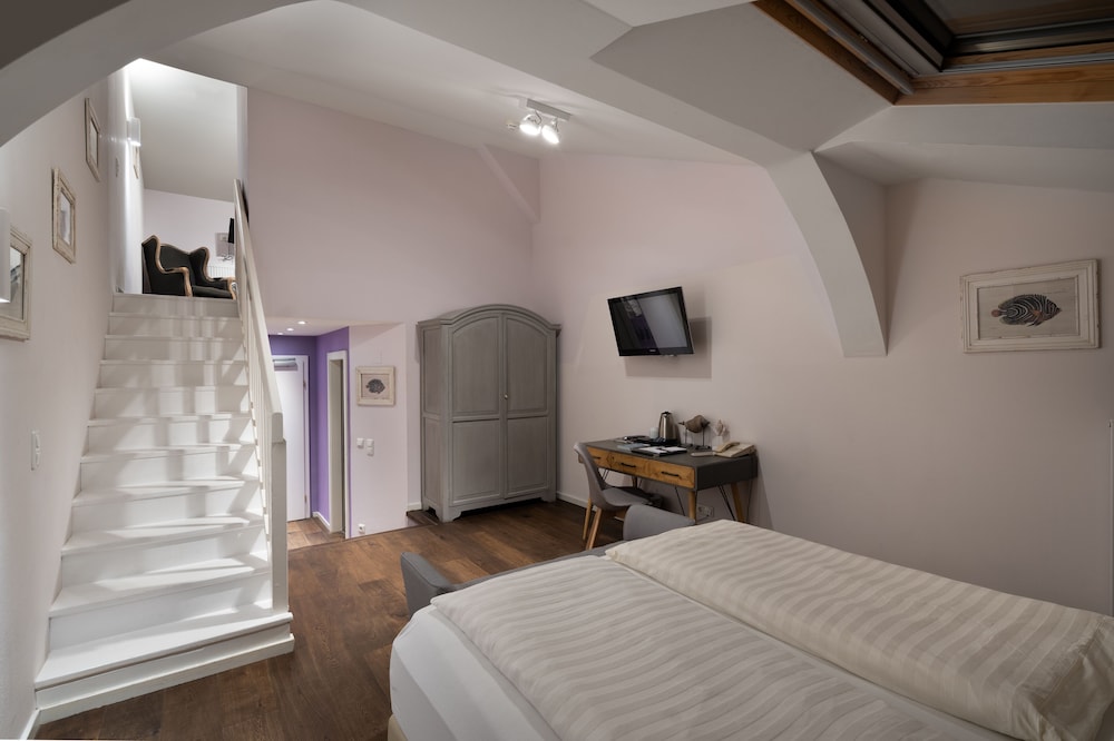 Suite - Photo 7
