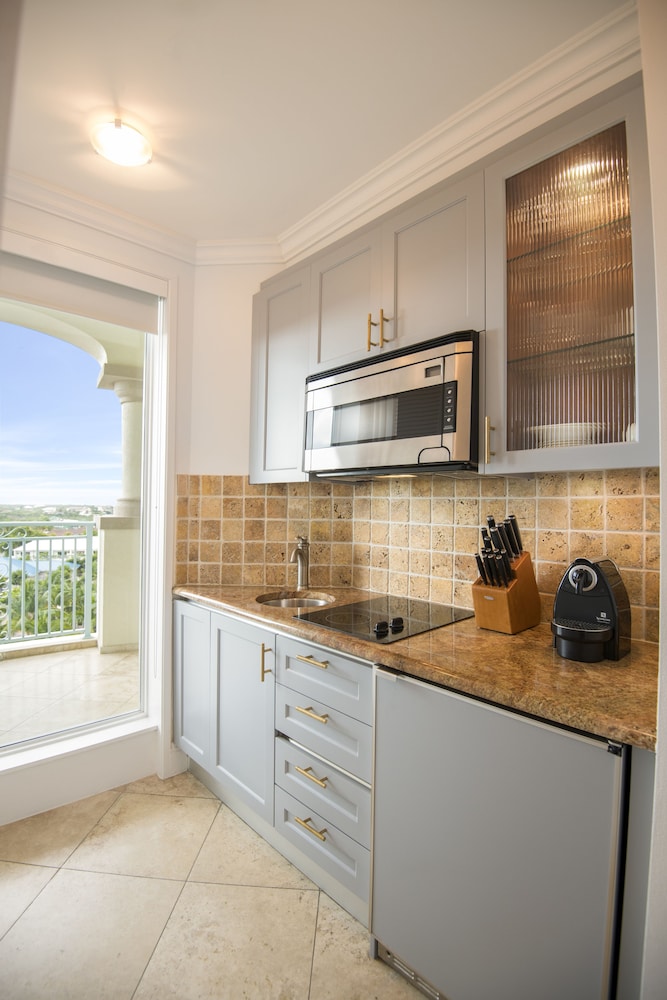 Junior Suite, 1 King Bed, Oceanfront - Photo 5