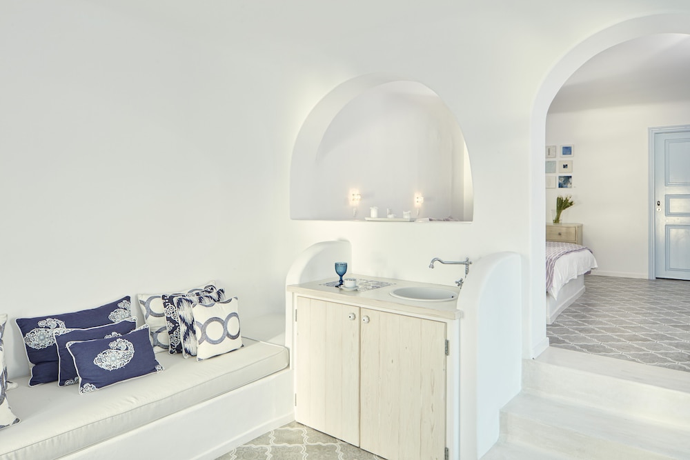 Senior Suite - Photo 19