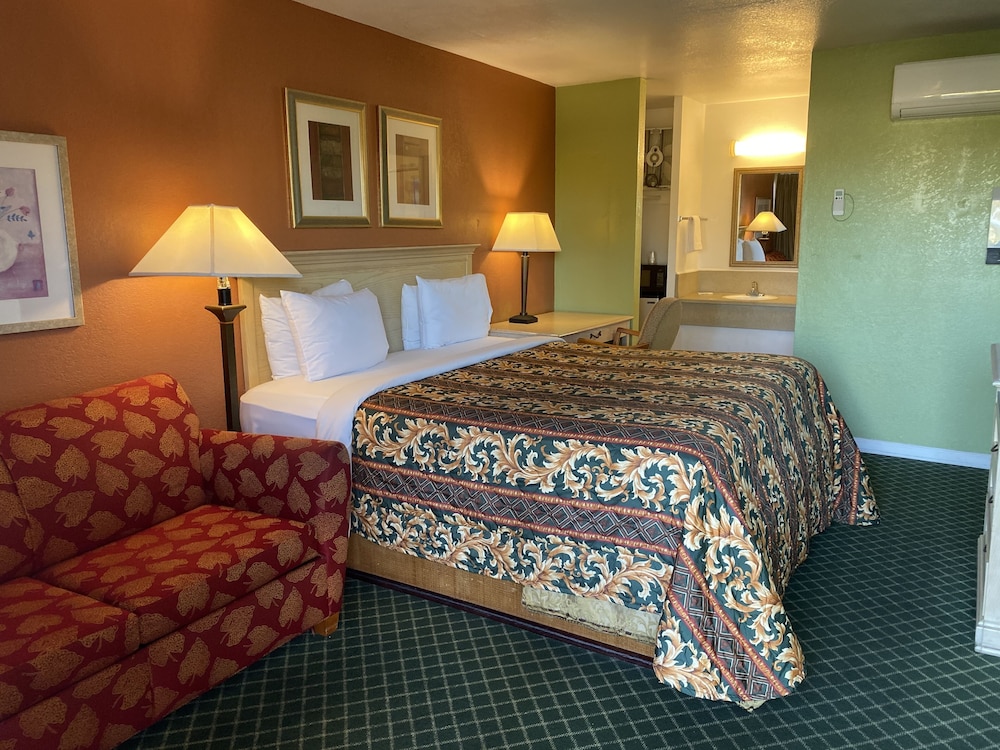 Standard Room, 1 King Bed with Sofa bed - Photo 3