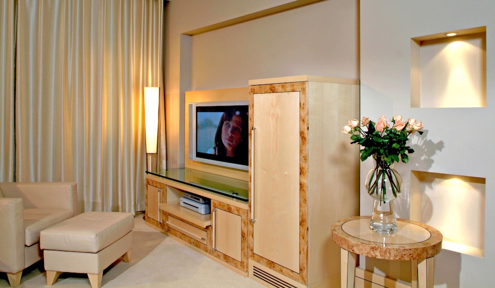 Corner Deluxe Room - Photo 5