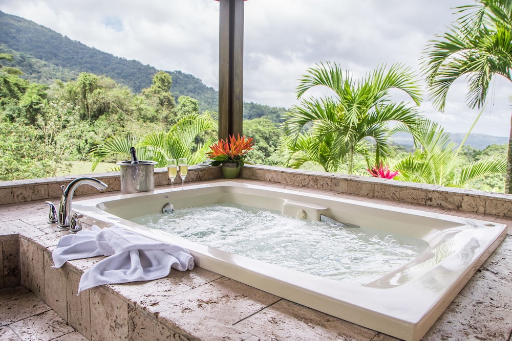 Deluxe Bungalow, Bathtub - Photo 5