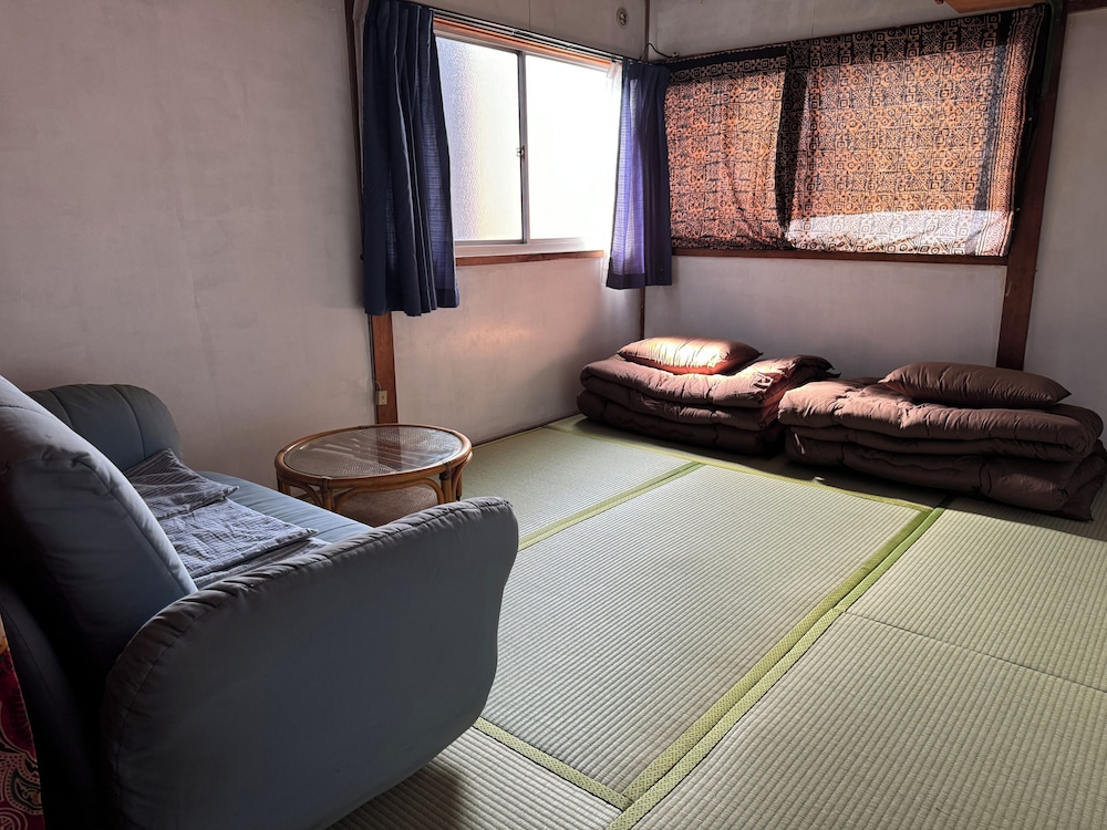 Basic Triple Room photo 2