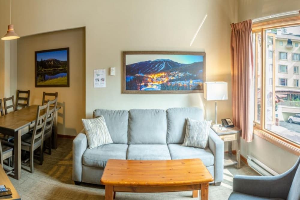 Suite, 3 Bedrooms, Mountain View