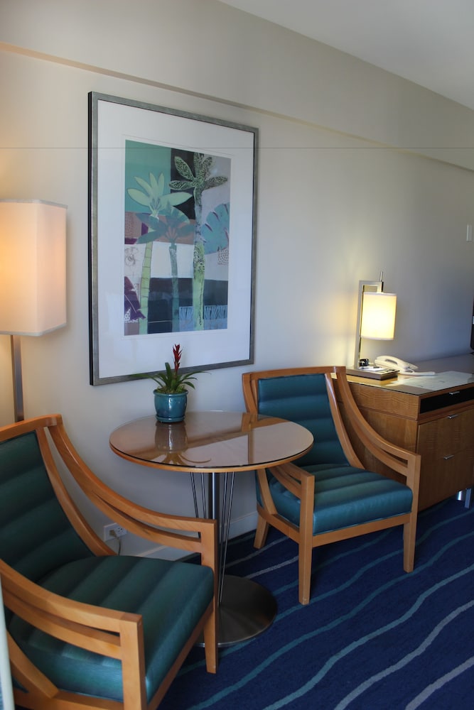 Superior Room, Ocean View (Waikiki Tower) - Photo 5