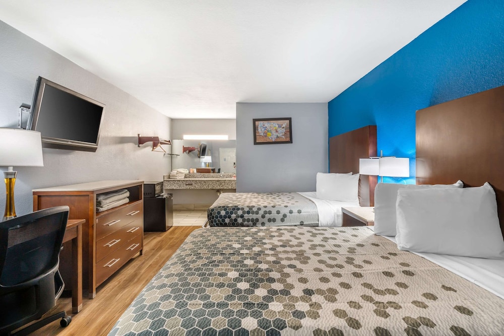 Standard Room, 2 Double Beds, Smoking - Photo 3
