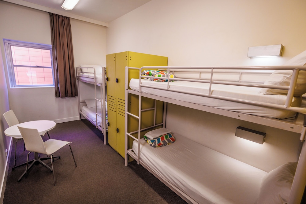 Bed in 4-Bed Mixed Dormitory with Ensuite
