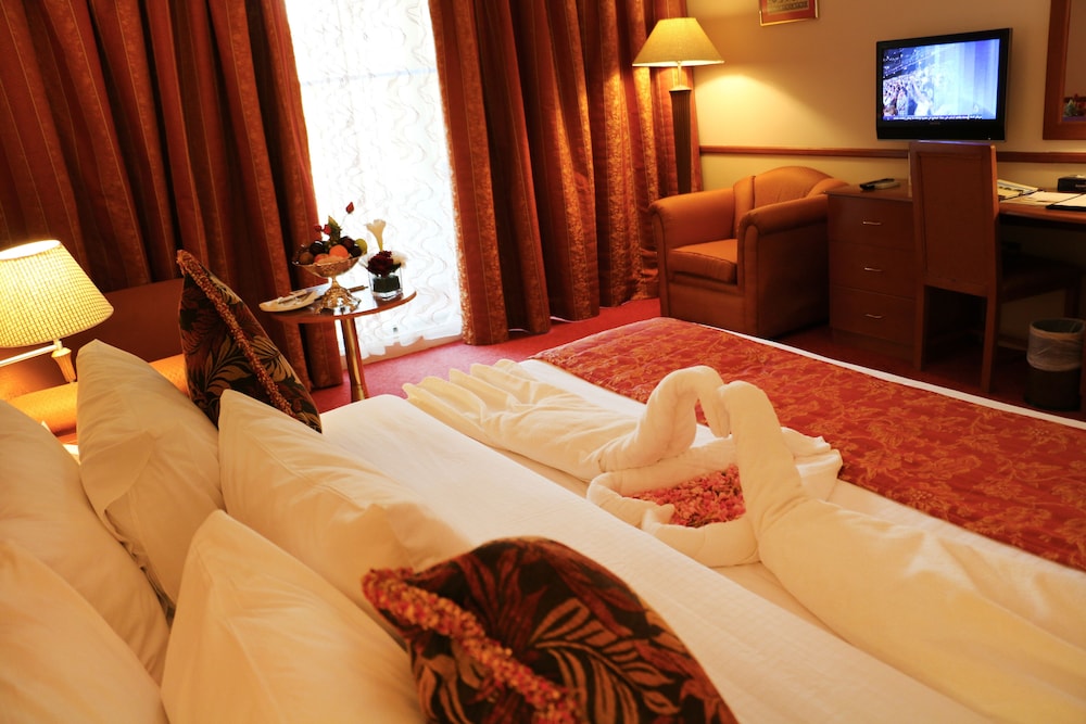 Standard Room, Multiple Beds - Photo 7