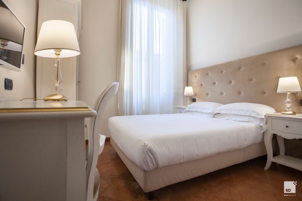 Standard Double or Twin Room - Photo 1