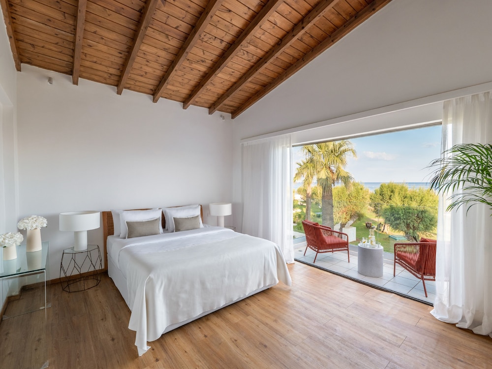 Two-bedroom Bungalow Suite Sea View - Photo 3