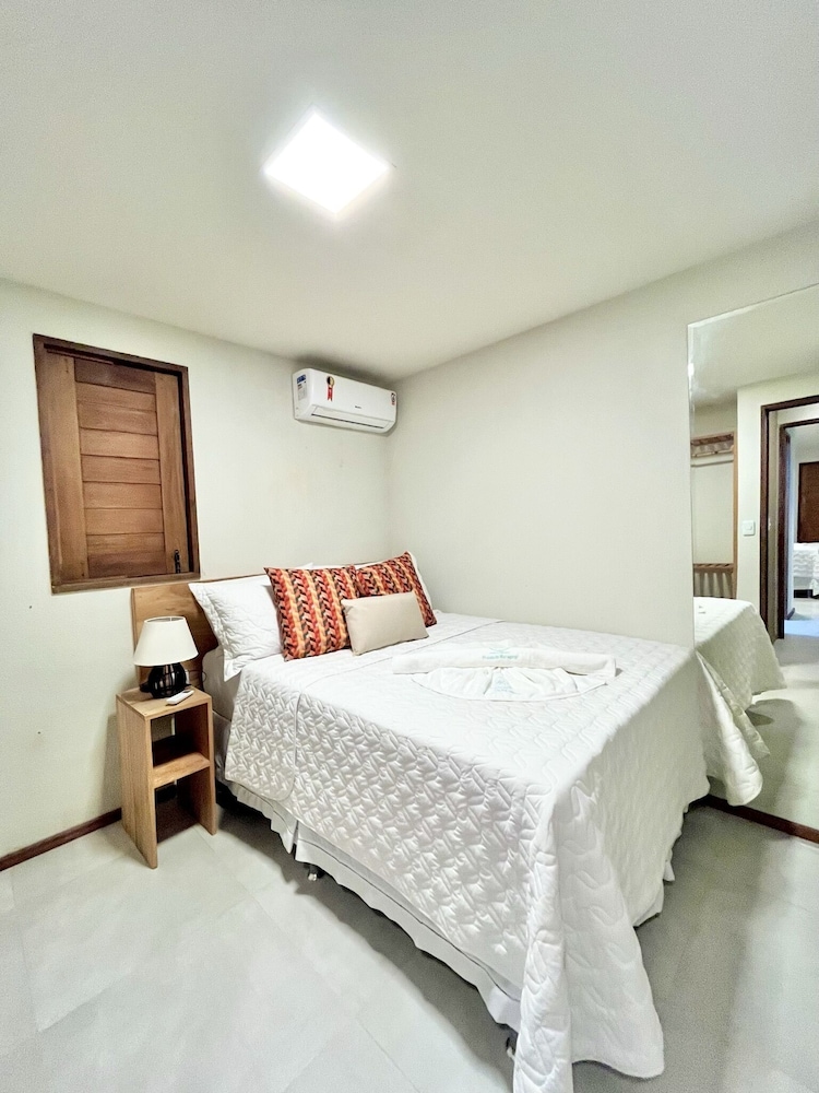 House, 4 Bedrooms - Photo 1