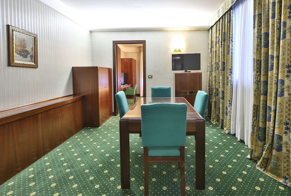 Suite, Multiple Beds
